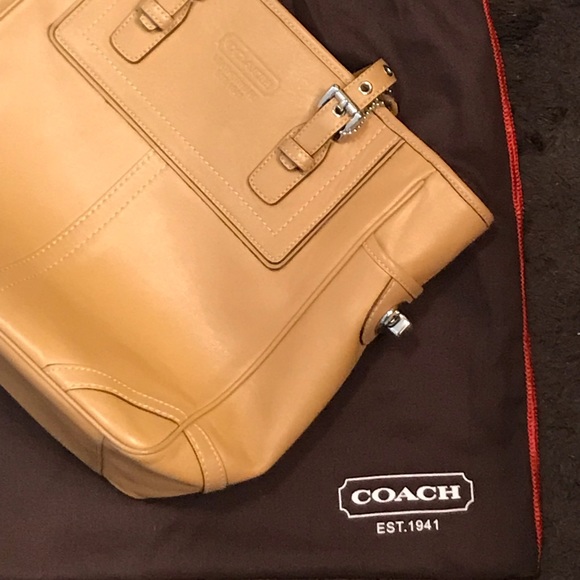 Coach Handbags - Authentic Coach leather purse